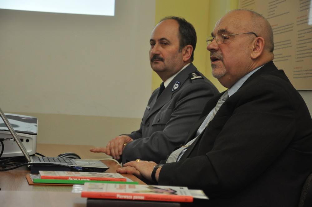 Prezes JKMiRD Józef Biernacki. W tle: komendant Andrzej Wędrychowicz. Fot. © terazJaslo.pl / DAMIAN PALAR