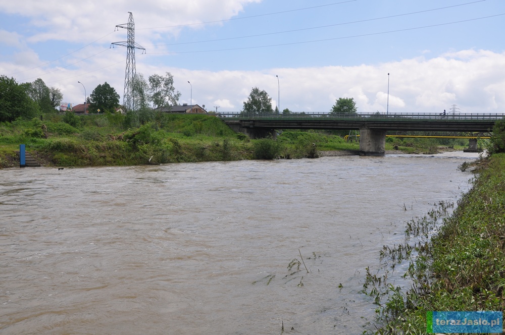 Rzeka Wisłoka na wysokości mostu w ciągu ulicy 3-go Maja