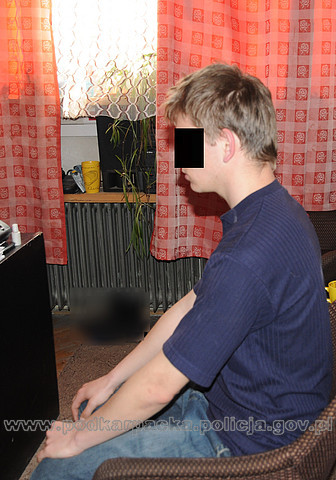 Zatrzymany 18-latek podczas przesłuchania (fot. KPP w Jaśle)