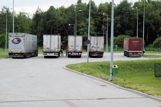 Kierowcy samochodów ciężarowych, którzy przekroczą granicę polsko-słowacką, będą kierowani na najbliższe parkingi (fot. arch. KOSG)