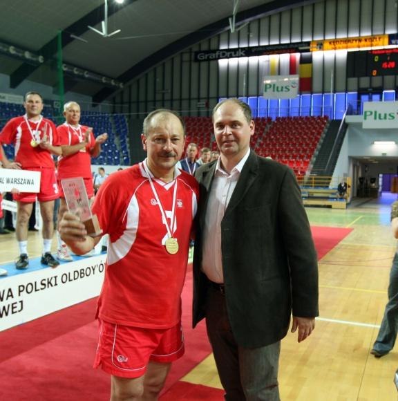 Aleksander Czerwinski wraz z Arturem Popko, prezesem Profesjonalnej Ligi Piłki Siatkowej S.A. Fot. archiwum
