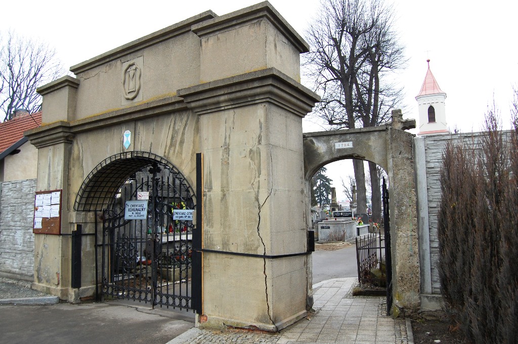 Brama wejściowa na Stary Cmentarz