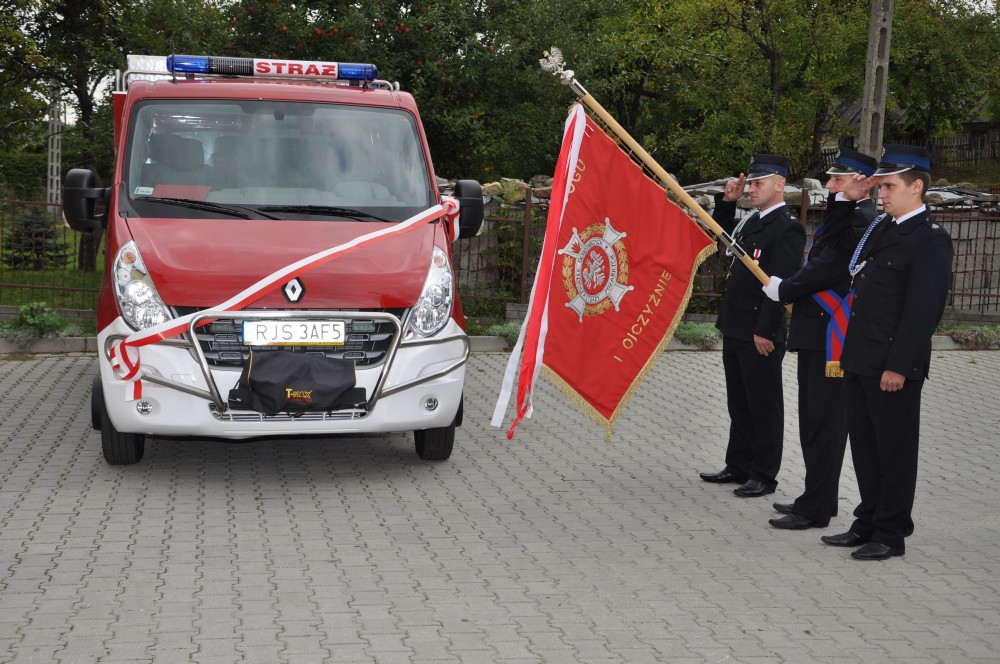 Uroczyste przekazanie samochodu dla OSP Kąty