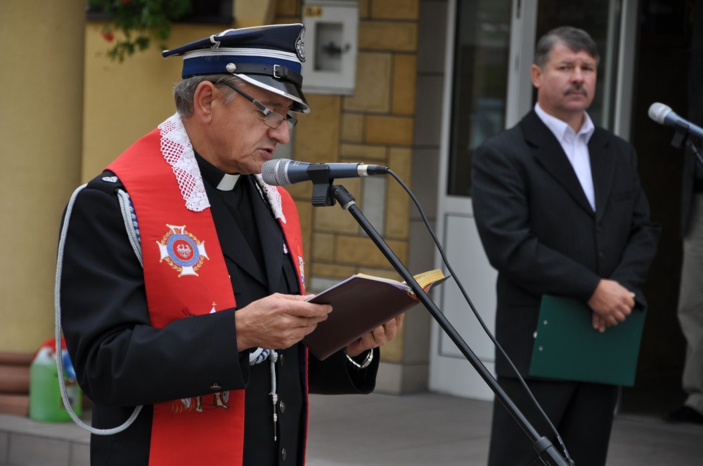 Uroczyste przekazanie samochodu dla OSP Kąty