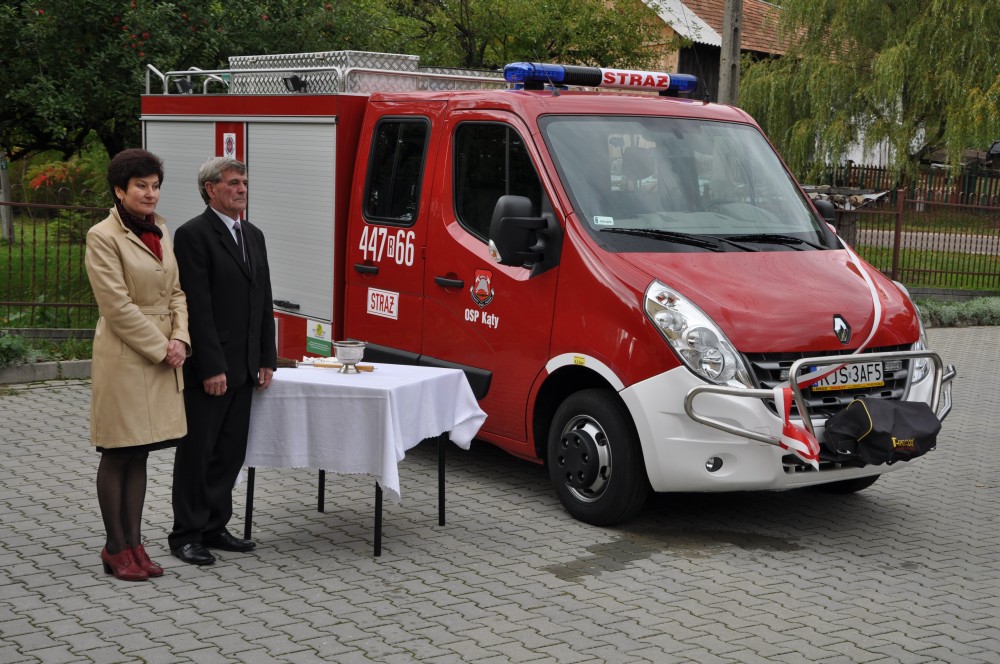 Uroczyste przekazanie samochodu dla OSP Kąty