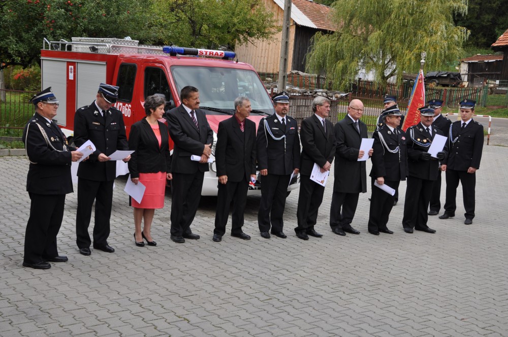 Uroczyste przekazanie samochodu dla OSP Kąty