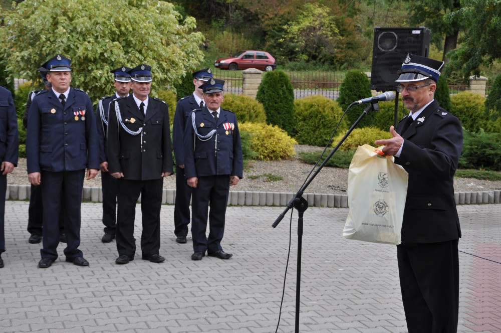 Uroczyste przekazanie samochodu dla OSP Kąty Uroczyste przekazanie samochodu dla OSP Kąty