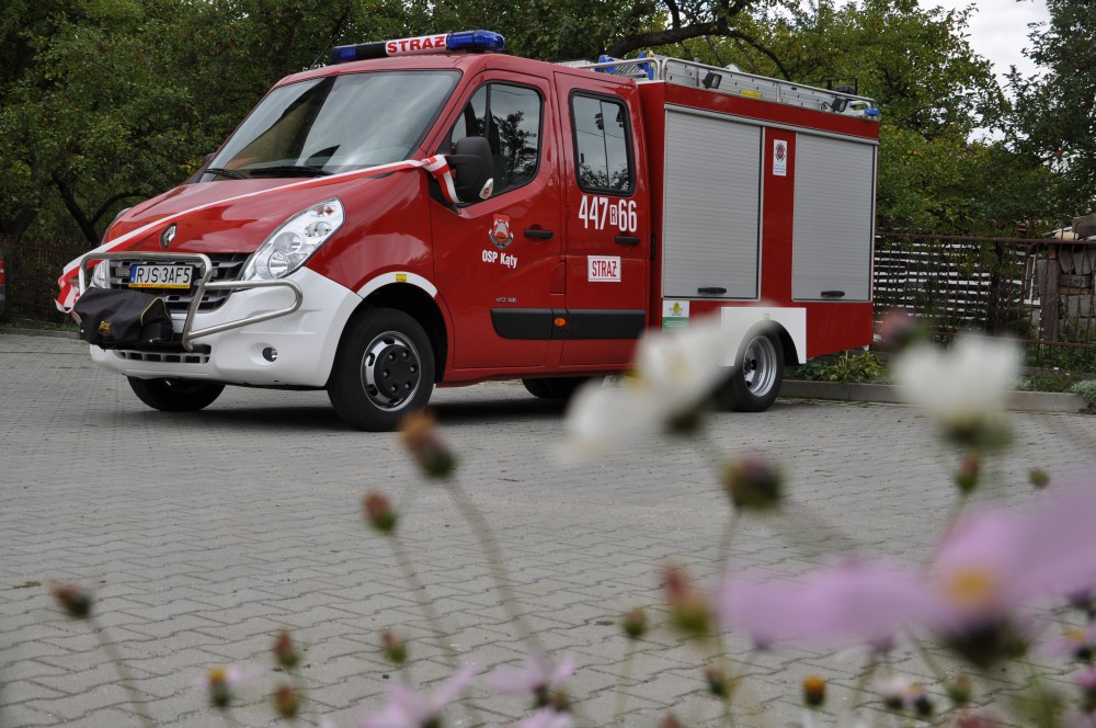 Uroczyste przekazanie samochodu dla OSP Kąty