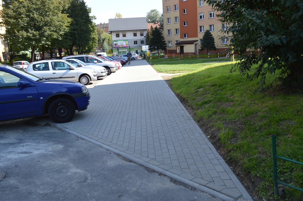 Chodnik przy ulicy Baczyńskiego
