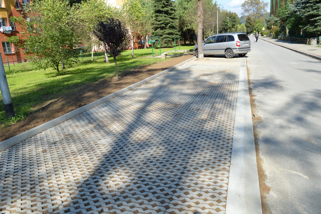 Parking przy ulicy Mickiewicza (osiedle Gamrat)