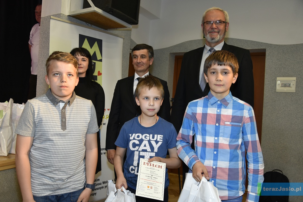Zwycięzcy w kategorii szkół podstawowych. Fot. © terazJaslo.pl / Damian PALAR