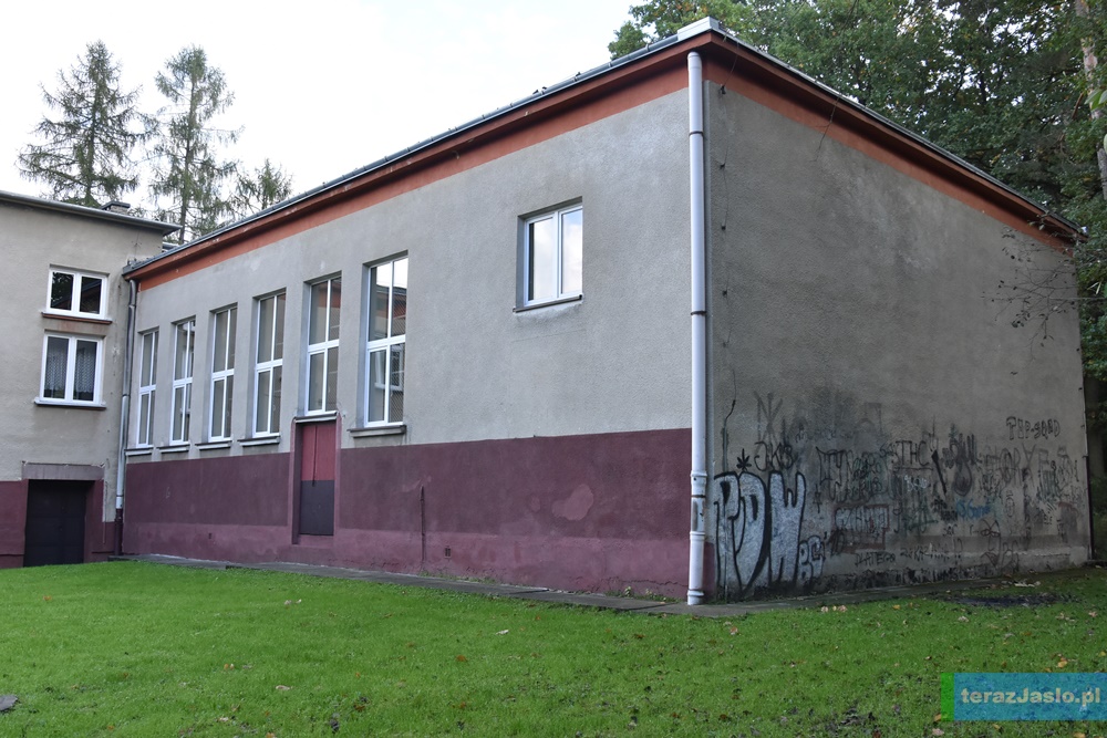 Przy Szkole Podstawowej nr 11 zostanie rozbudowana sala gimnastyczna. Fot. © terazJaslo.pl / Damian PALAR